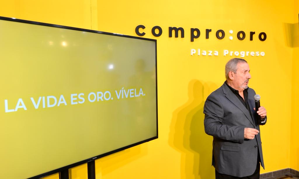 Jose Palacios presentando nueva campaña para Compro Oro Plaza Progreso.